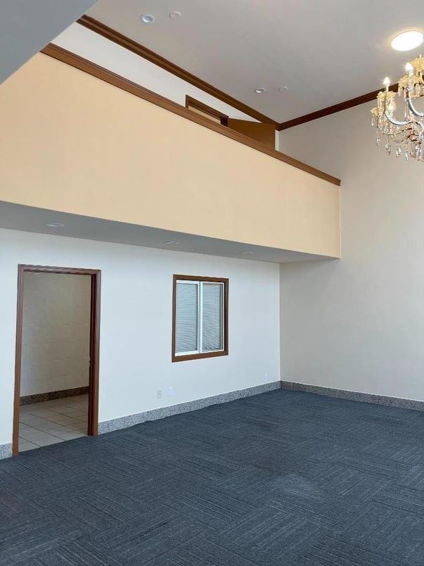 Chandelier, Empty room, Interior, Recessed Lighting