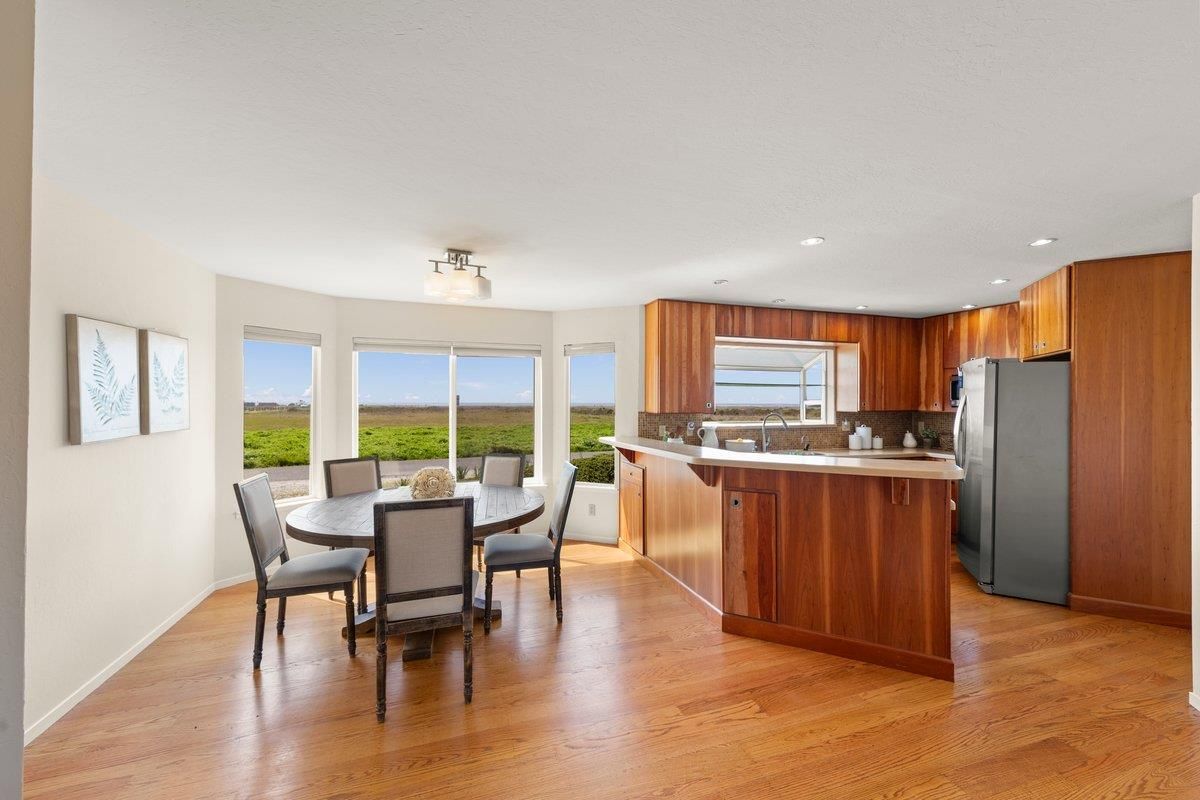 Dining room, Interior, Kitchen, Recessed Lighting, Wood Texture Flooring