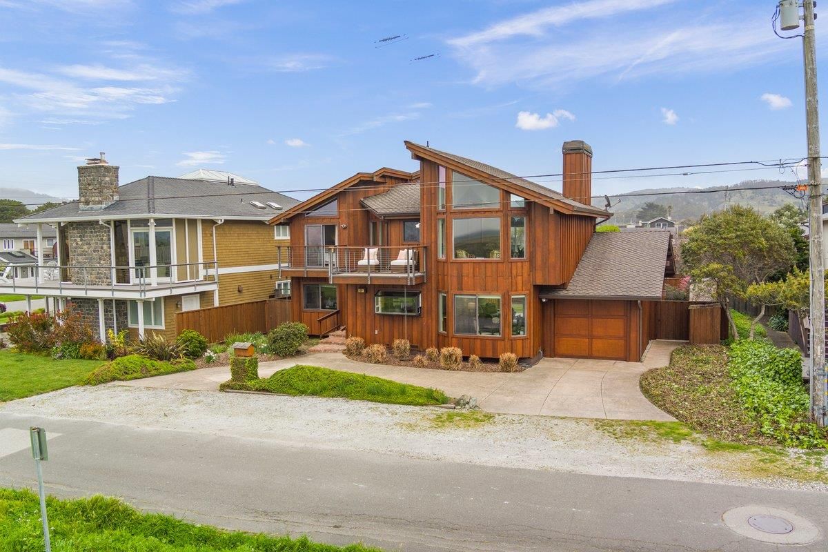 Attached, Exterior, Facade, Log Home