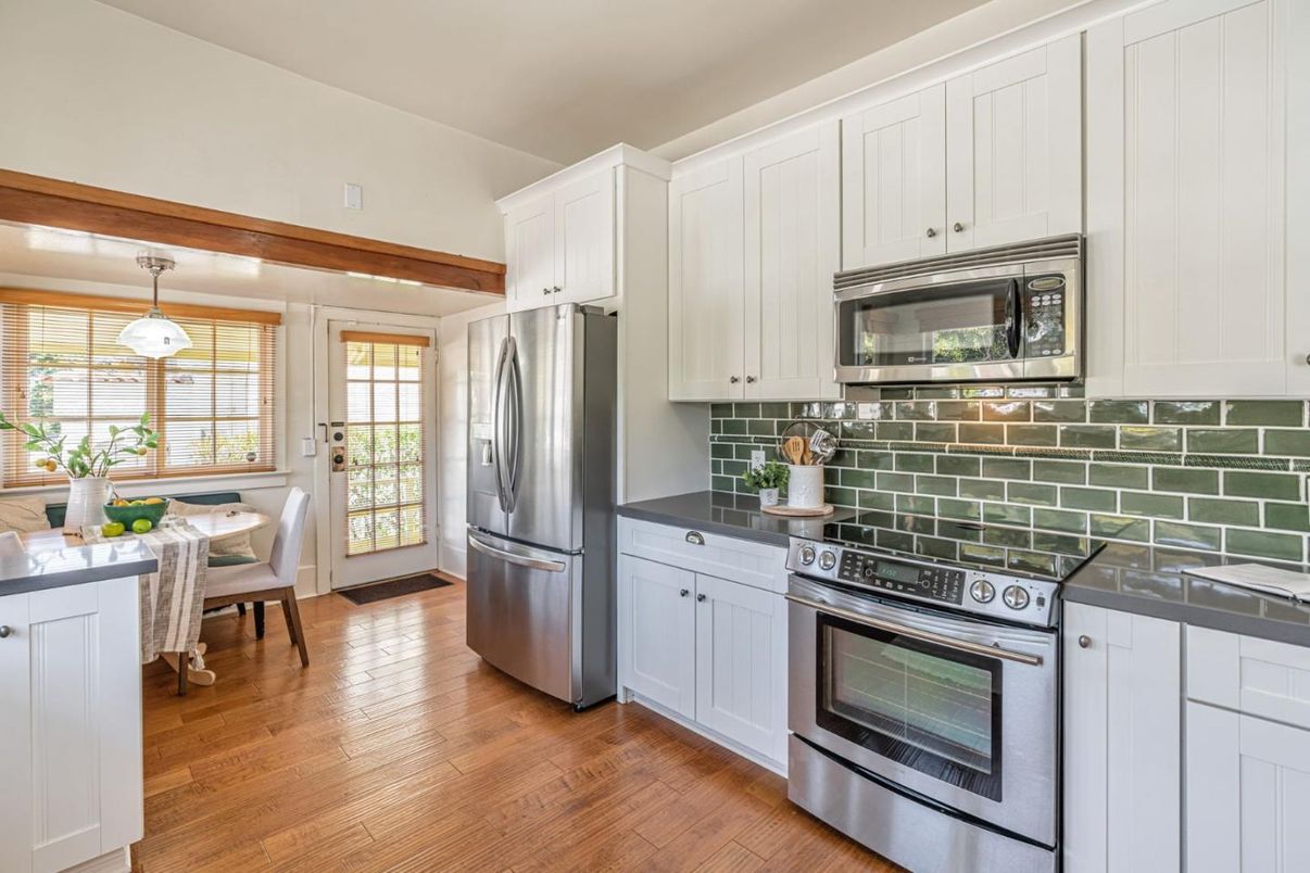 Dining room, Interior, Kitchen, Pendant Lights, Stainless Steel Appliances, Wood Texture Flooring