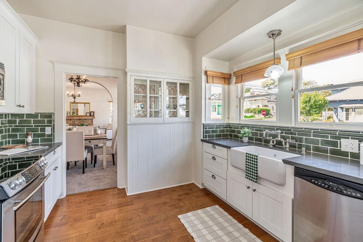 Dining room, Interior, Kitchen, Pendant Lights, Stainless Steel Appliances, Wood Texture Flooring