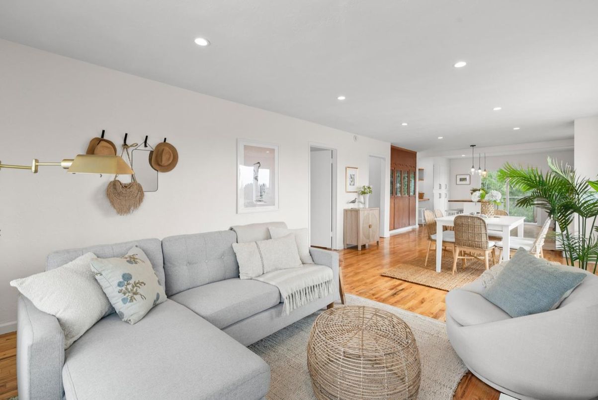Dining room, Interior, Living room, Pendant Lights, Recessed Lighting, Wood Texture Flooring