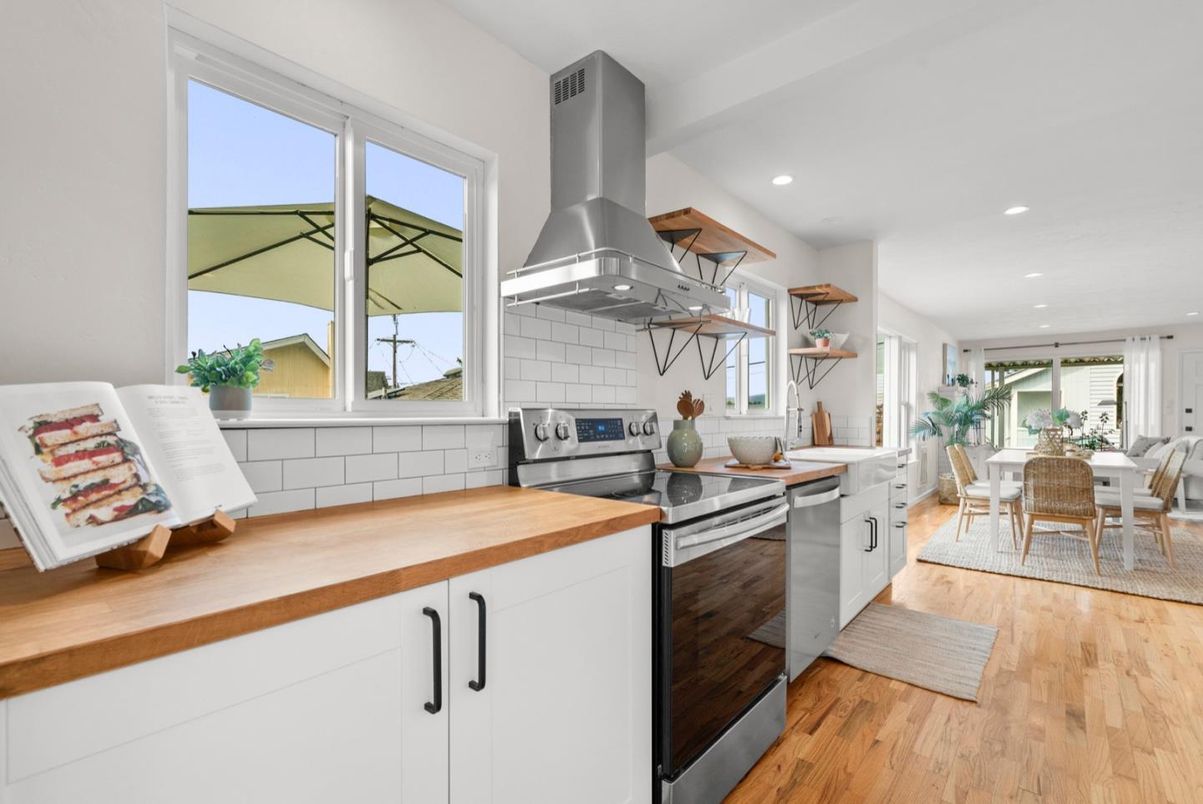 Dining room, Interior, Kitchen, Recessed Lighting, Stainless Steel Appliances, Wood Texture Flooring