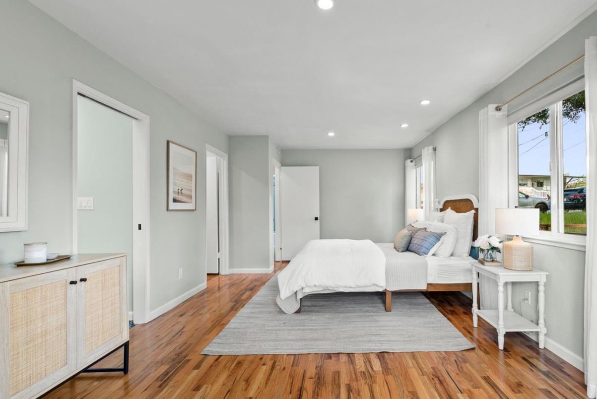 Bedroom, Interior, Recessed Lighting, Wood Texture Flooring