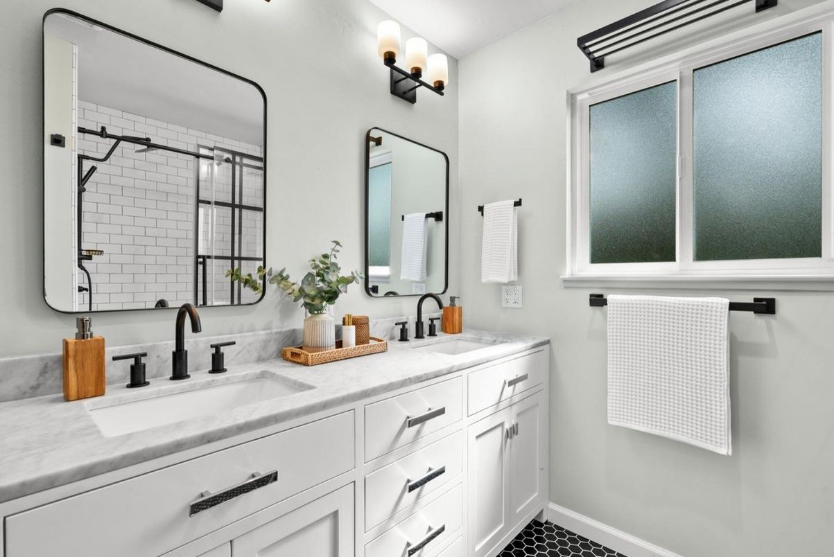 Bathroom, Dual Sink Vanities, Interior