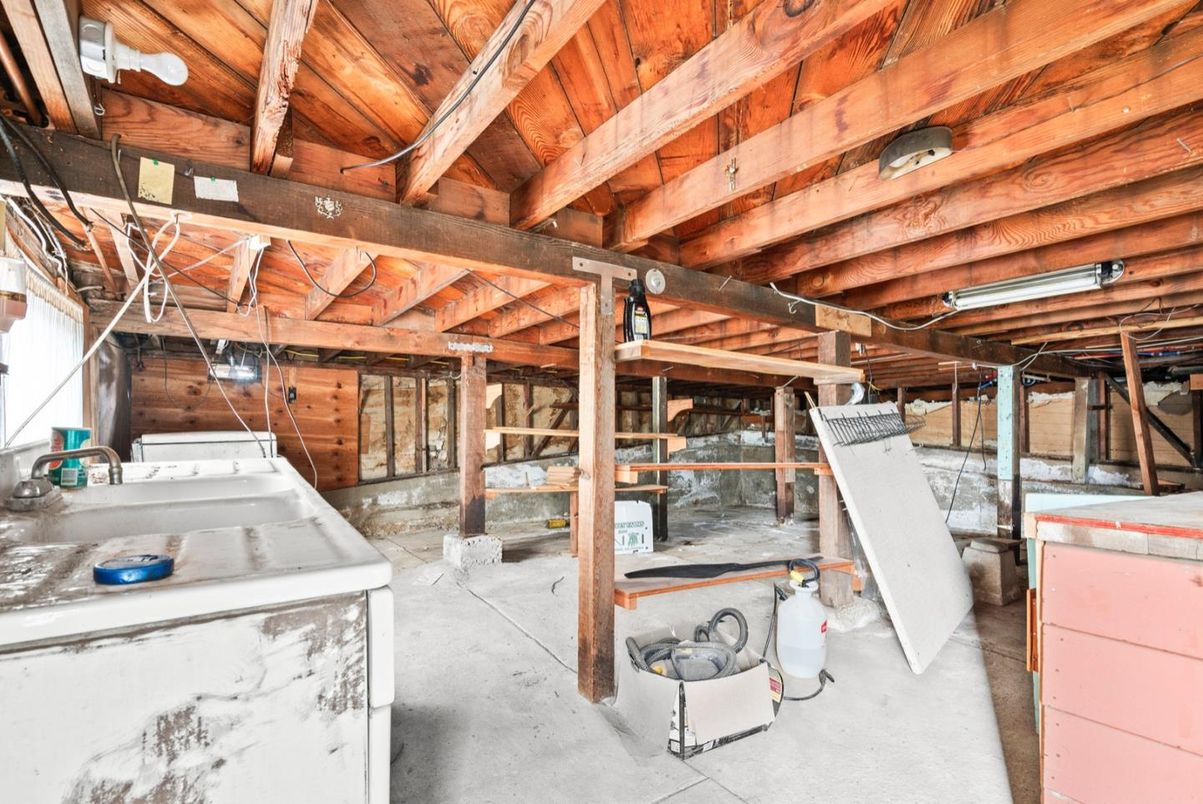 Interior, Washer, Wooden Beams, Wooden Ceilings, Wooden Walls