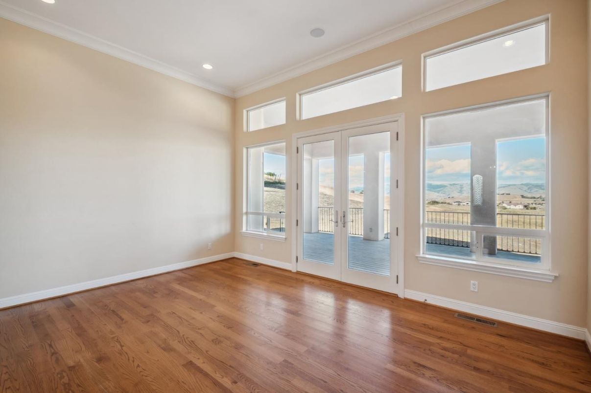Empty room, Interior, Recessed Lighting, Water, Wood Texture Flooring