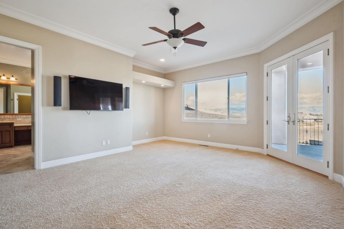 Bathroom, Empty room, Interior, Recessed Lighting
