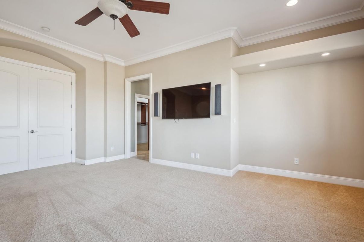 Empty room, Interior, Recessed Lighting