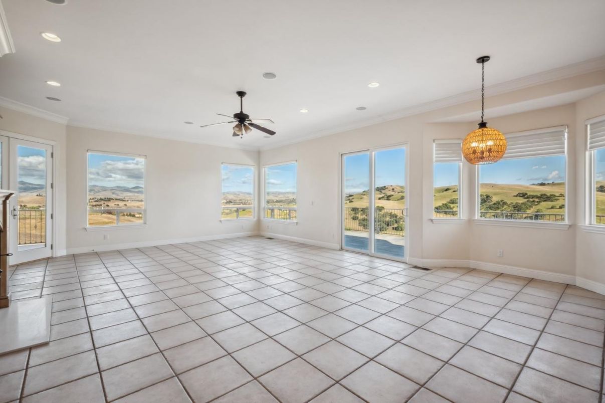 Empty room, Interior, Pendant Lights, Recessed Lighting
