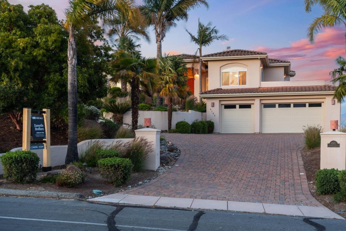 Attached, Exterior, Facade, Mediterranean