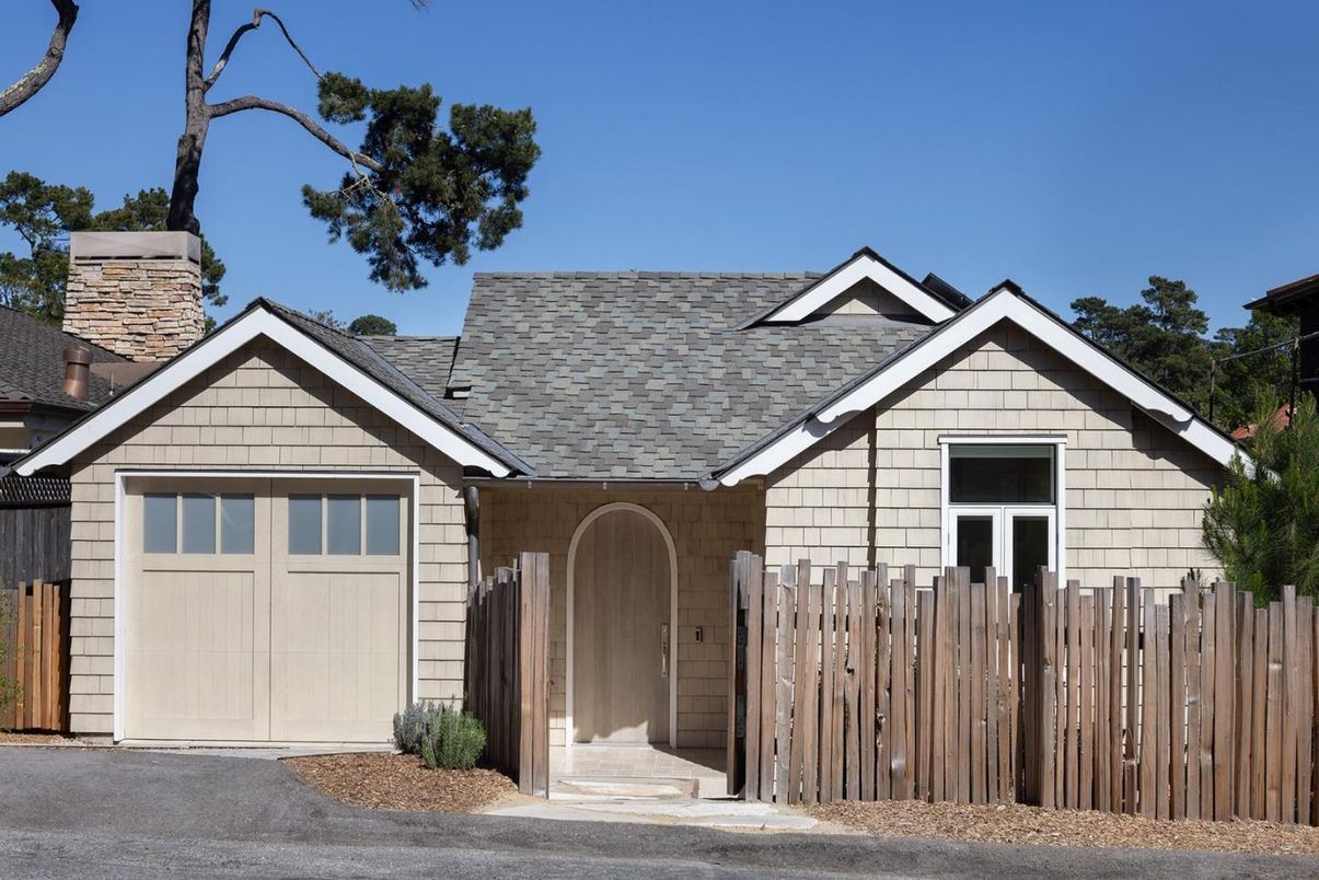 Attached, Exterior, Facade, Ranch