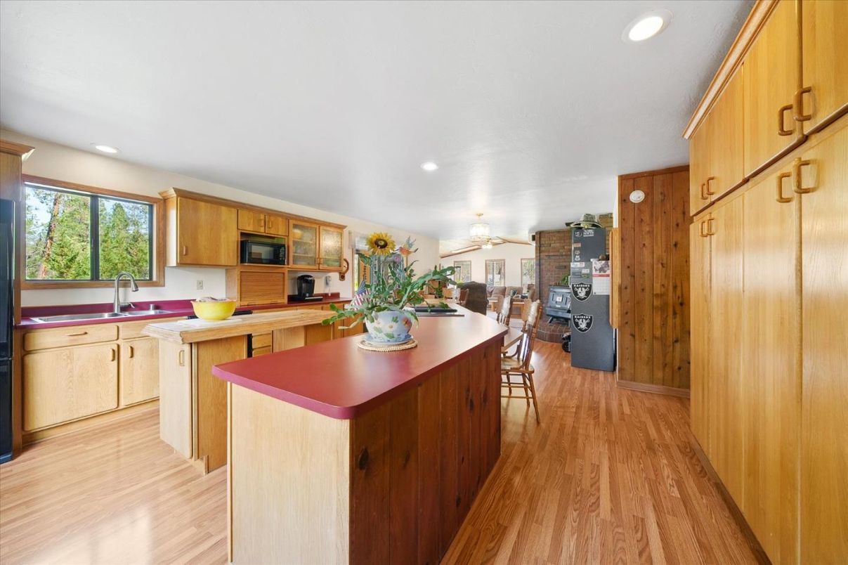 Dining room, Interior, Kitchen, Recessed Lighting, Wood Texture Flooring