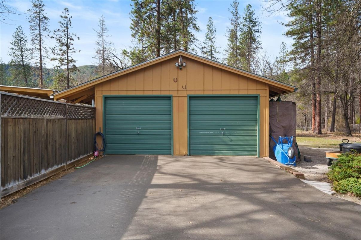 Detached Garage, Exterior