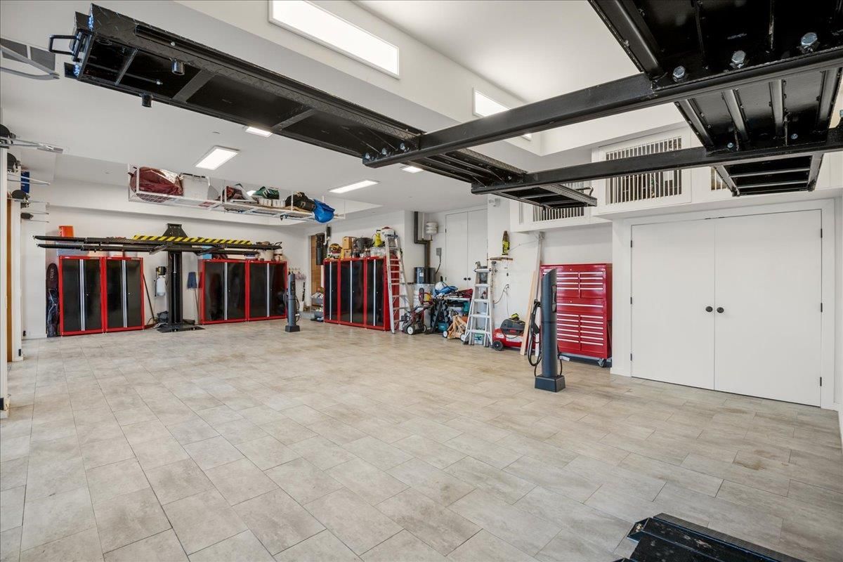 Garage, Interior