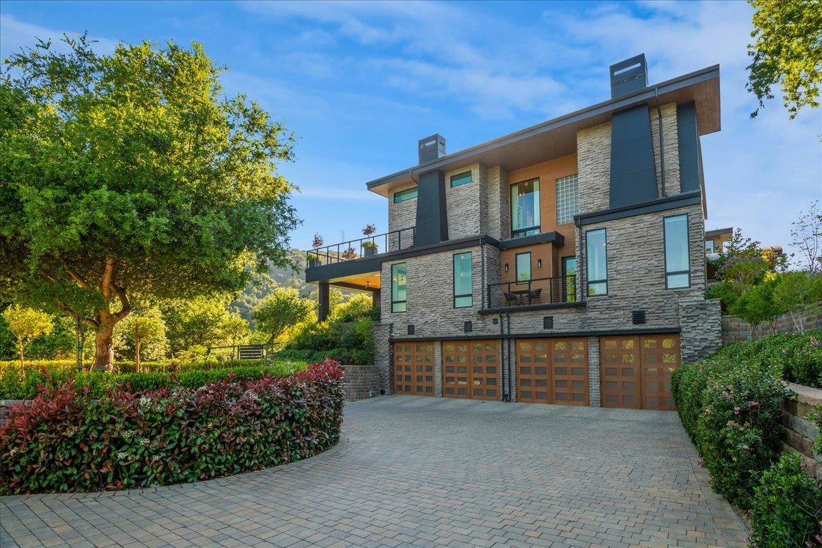 Attached, Exterior, Facade, Brick Facade, Modern