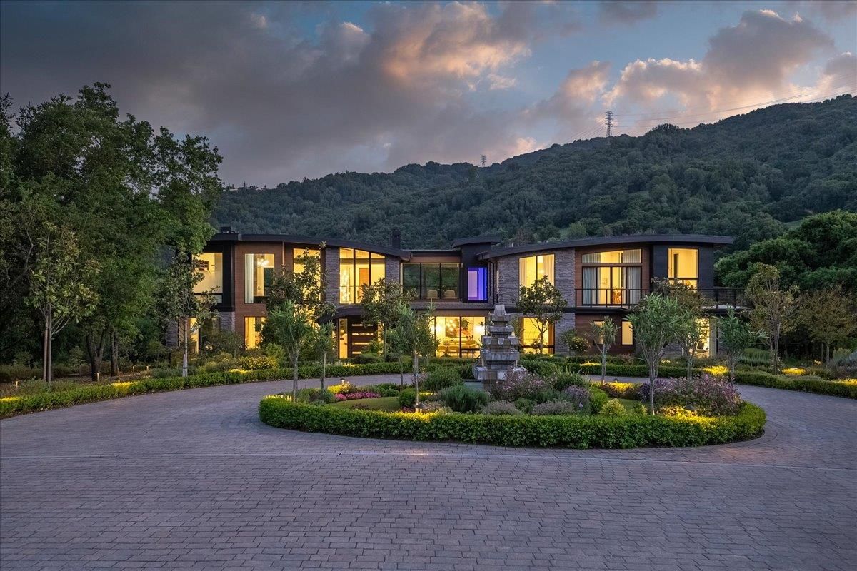 Backyard, Exterior, Facade, French Provincial