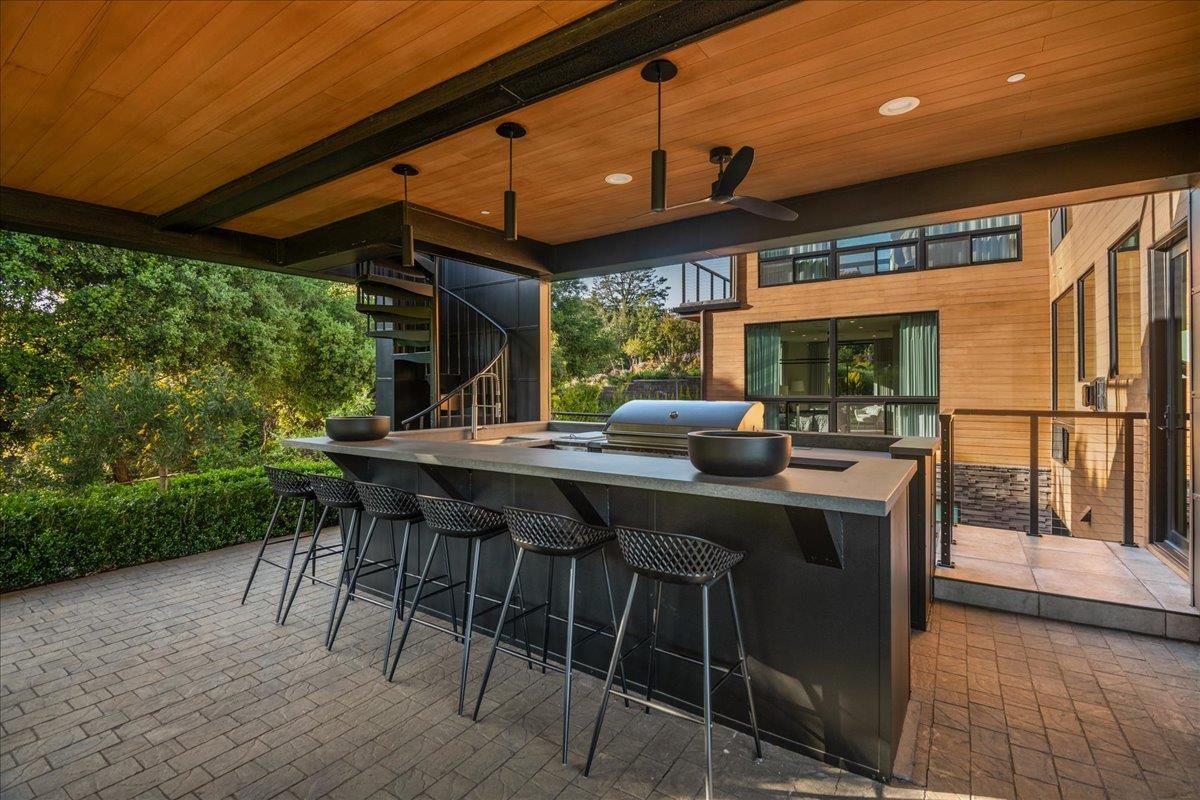 Exterior, Outdoor Kitchen