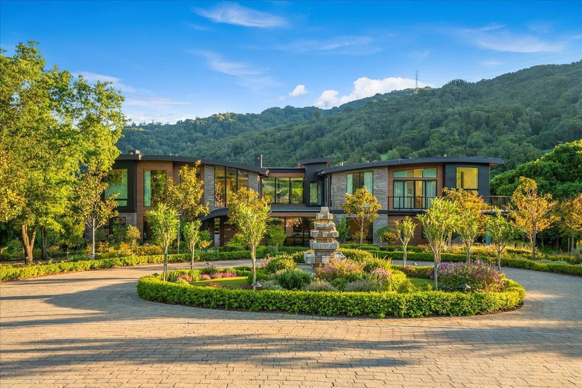 Backyard, Exterior, Facade, Modern