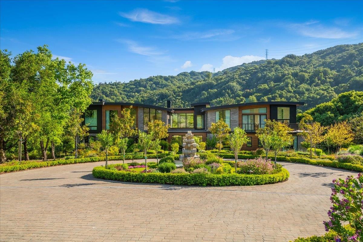 Backyard, Exterior, Facade, Modern