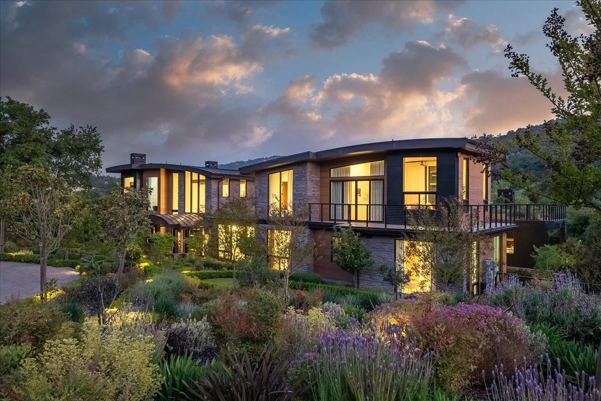 Backyard, Exterior, Facade, Modern