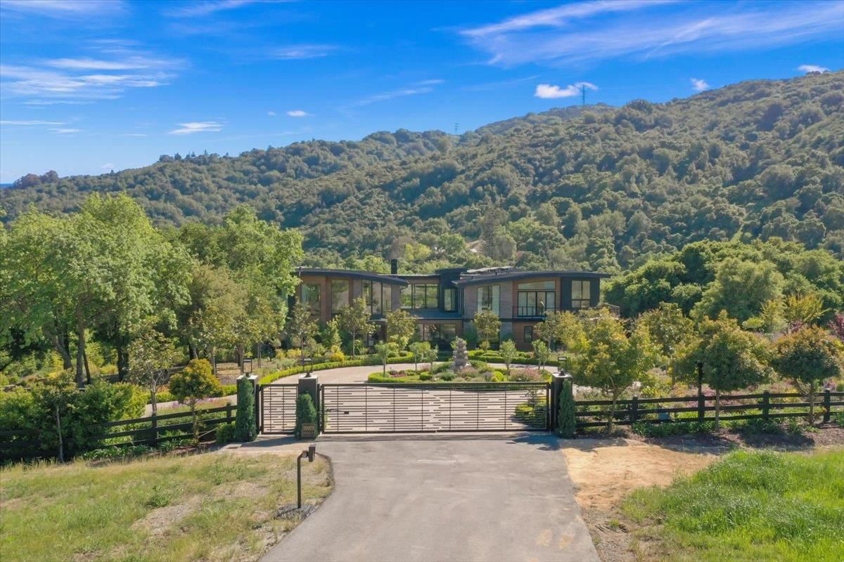 Exterior, Facade, None