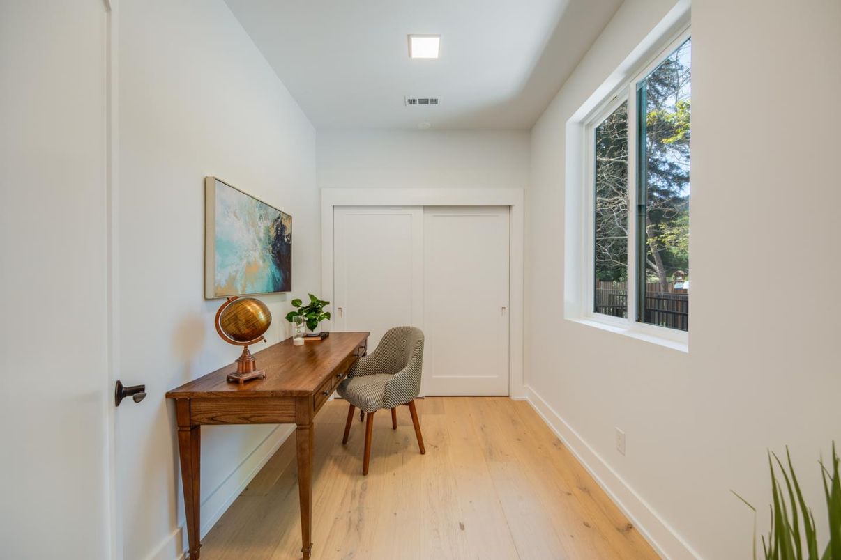 Home Office, Interior, Recessed Lighting, Wood Texture Flooring