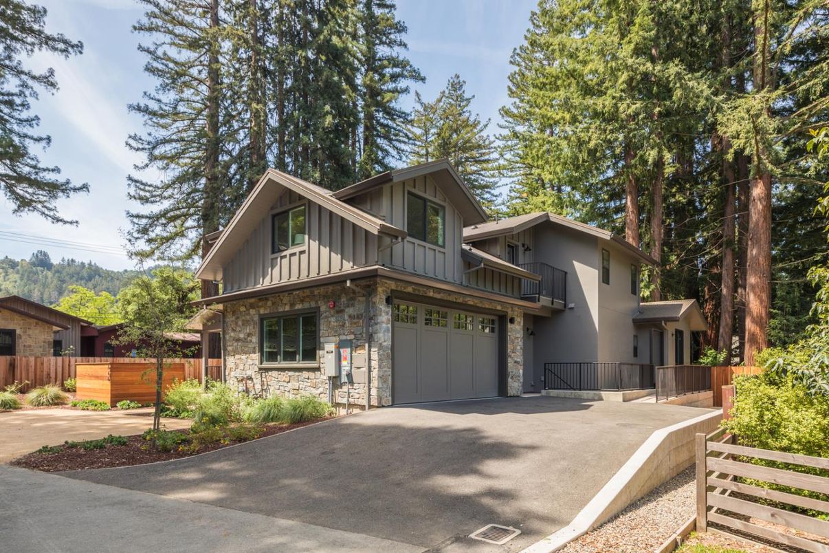 Attached, Exterior, Facade, Farmhouse