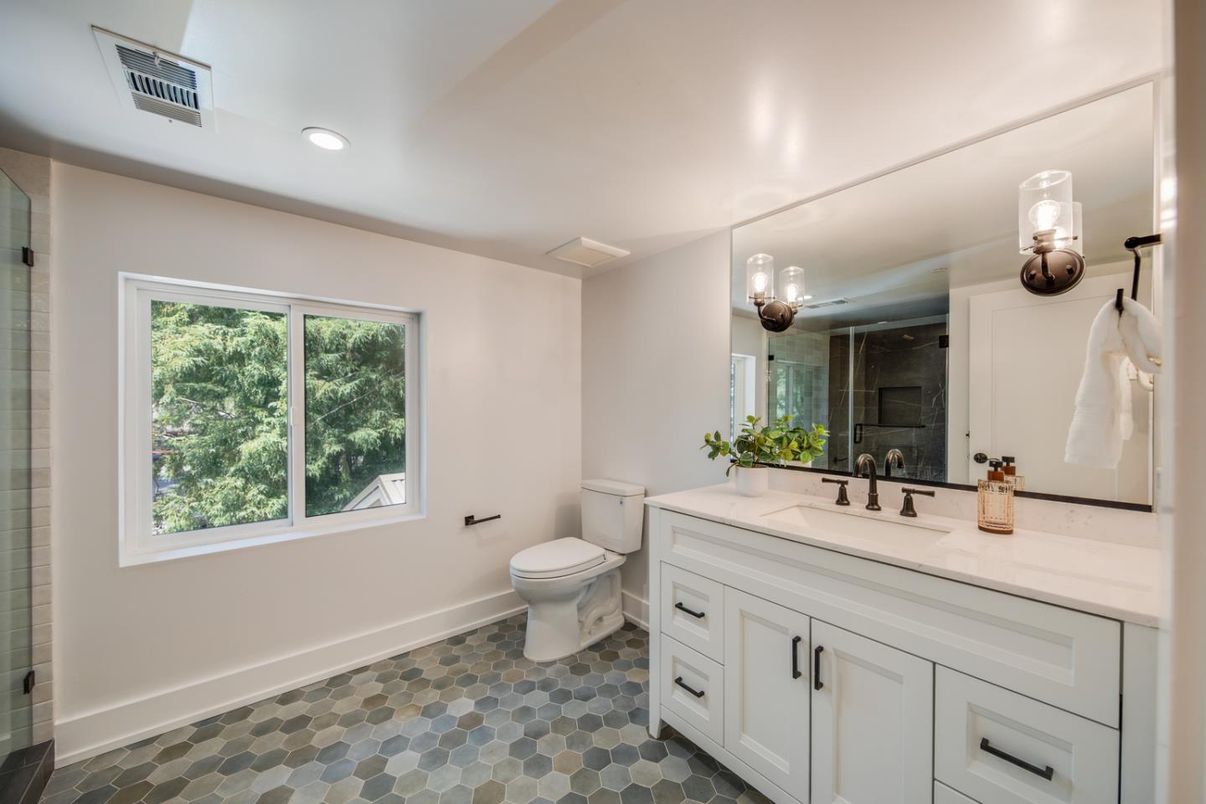 Bathroom, Interior, Recessed Lighting