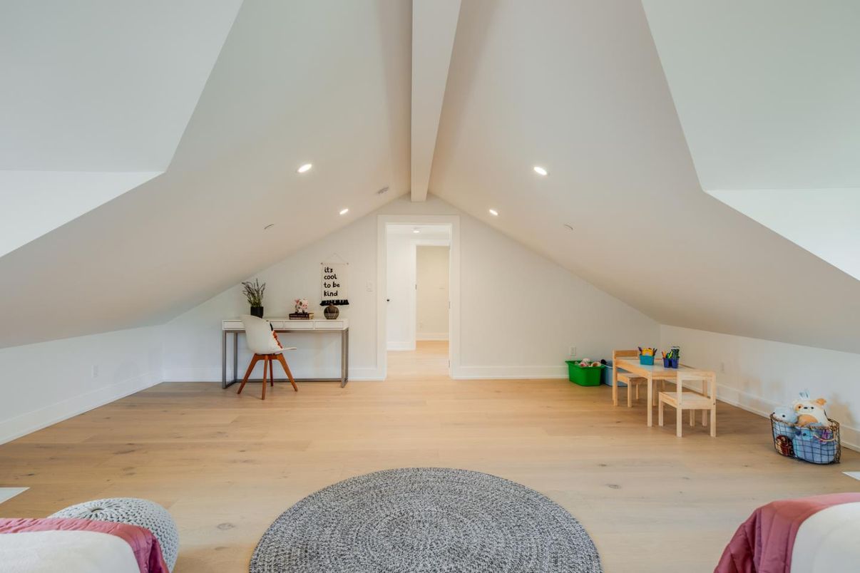 Interior, Recessed Lighting, Wood Texture Flooring