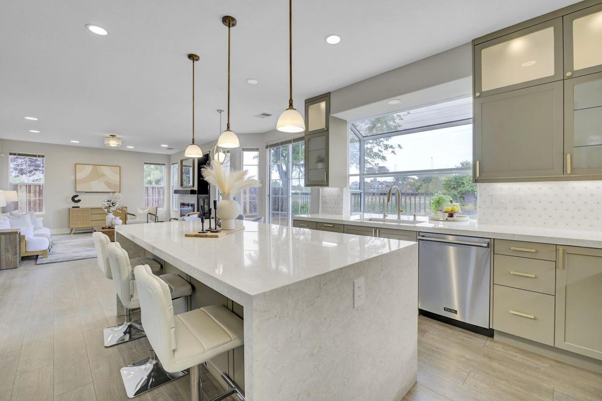 Dining room, Interior, Kitchen, Pendant Lights, Recessed Lighting, Stainless Steel Appliances, Wood Texture Flooring