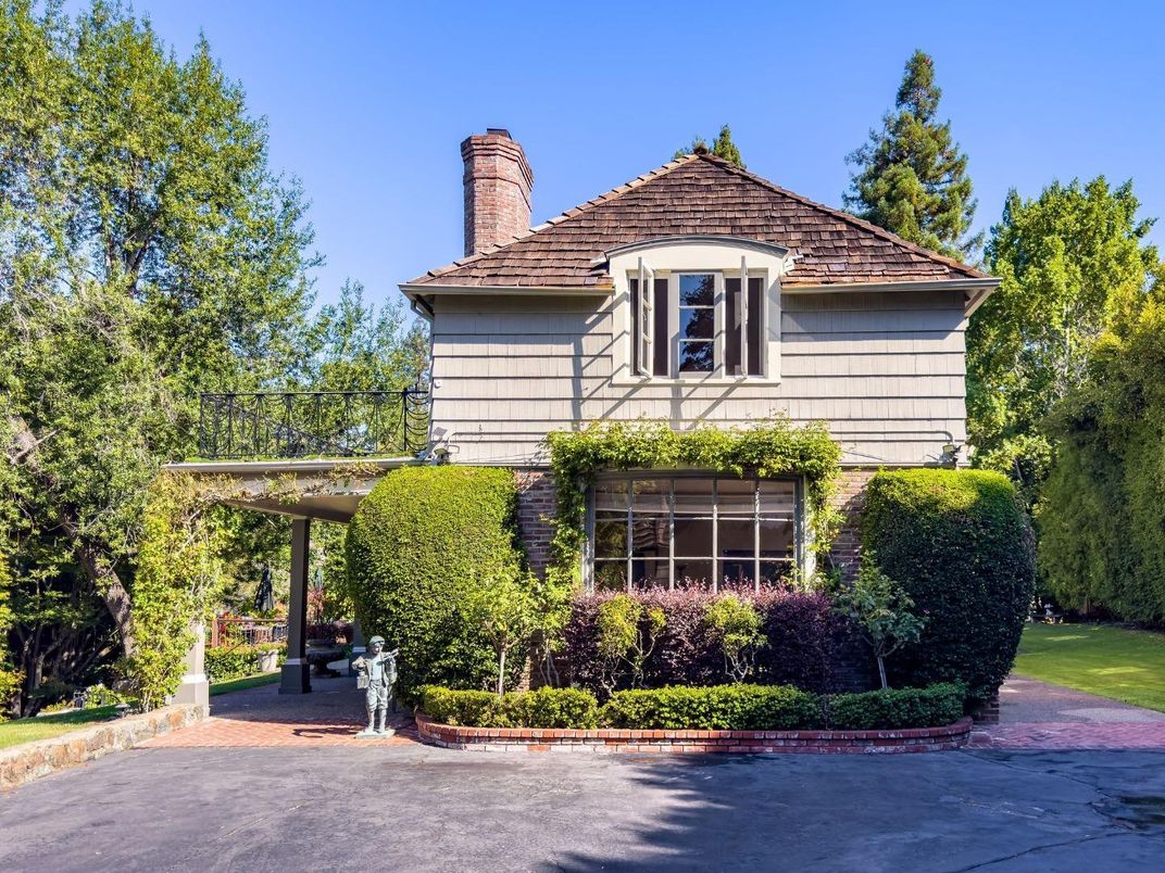 Exterior, Facade, Brick Facade, Queen Anne Victorian
