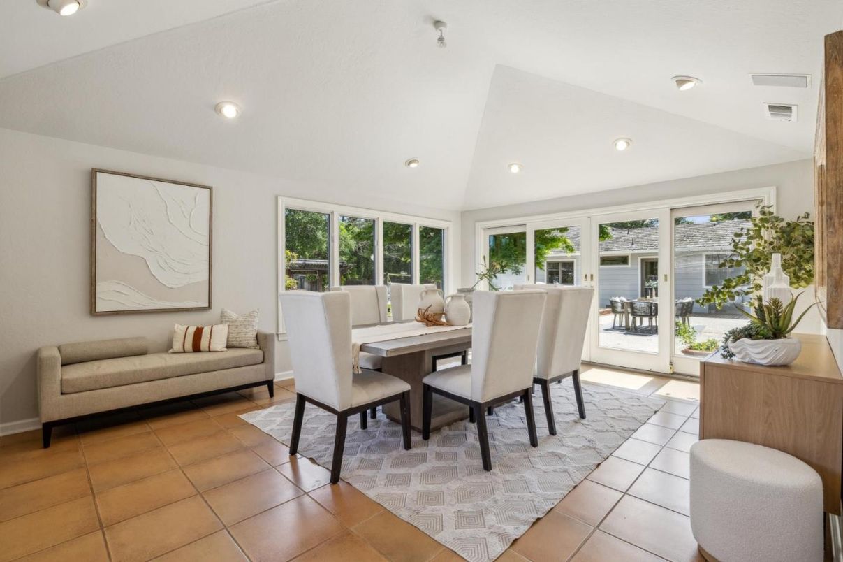 Dining room, Interior, Recessed Lighting
