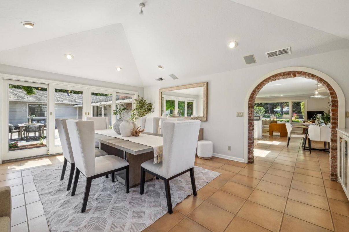 Dining room, Interior, Recessed Lighting