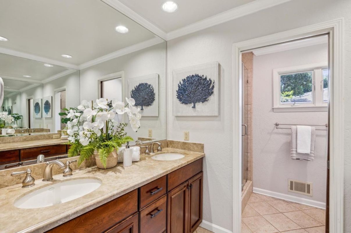 Bathroom, Dual Sink Vanities, Interior, Recessed Lighting
