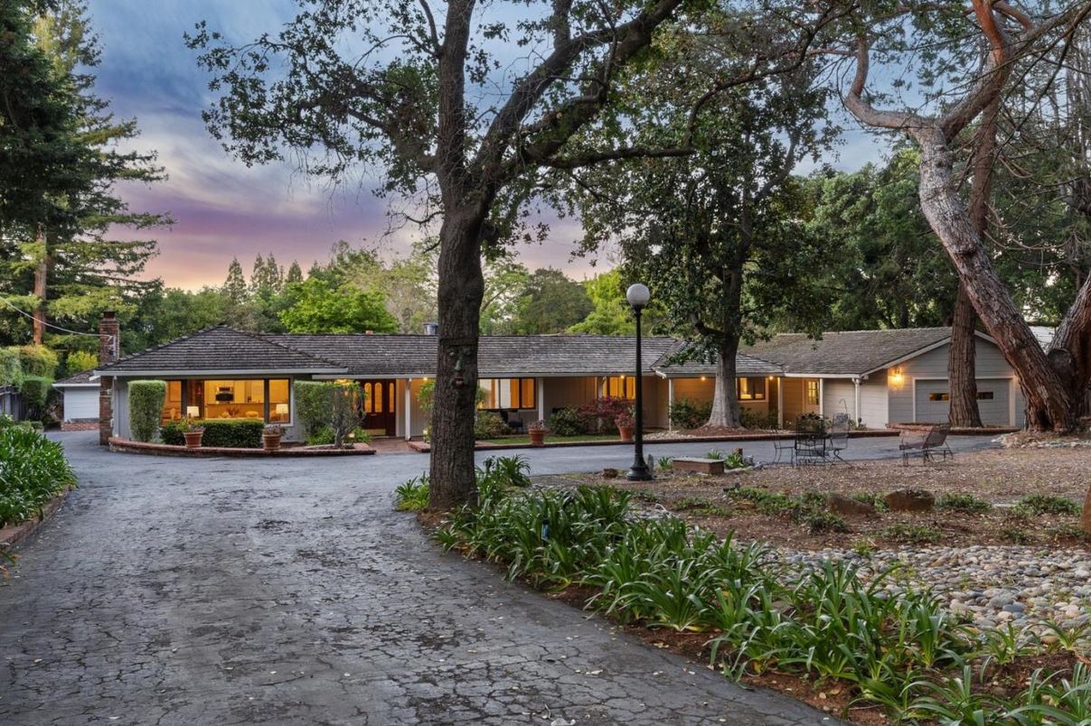 Backyard, Exterior, Facade, Ranch