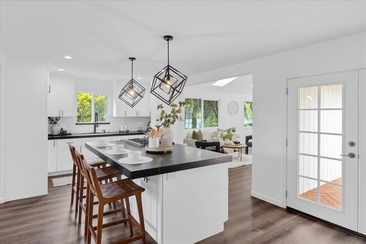 Dining room, Interior, Kitchen, Pendant Lights, Recessed Lighting, Wood Texture Flooring