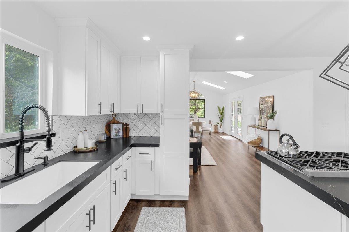Dining room, Interior, Kitchen, Pendant Lights, Recessed Lighting, Wood Texture Flooring