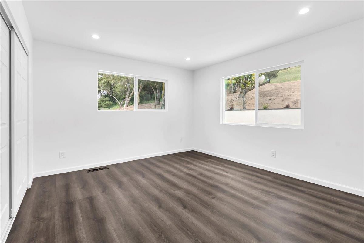 Empty room, Interior, Recessed Lighting, Wood Texture Flooring