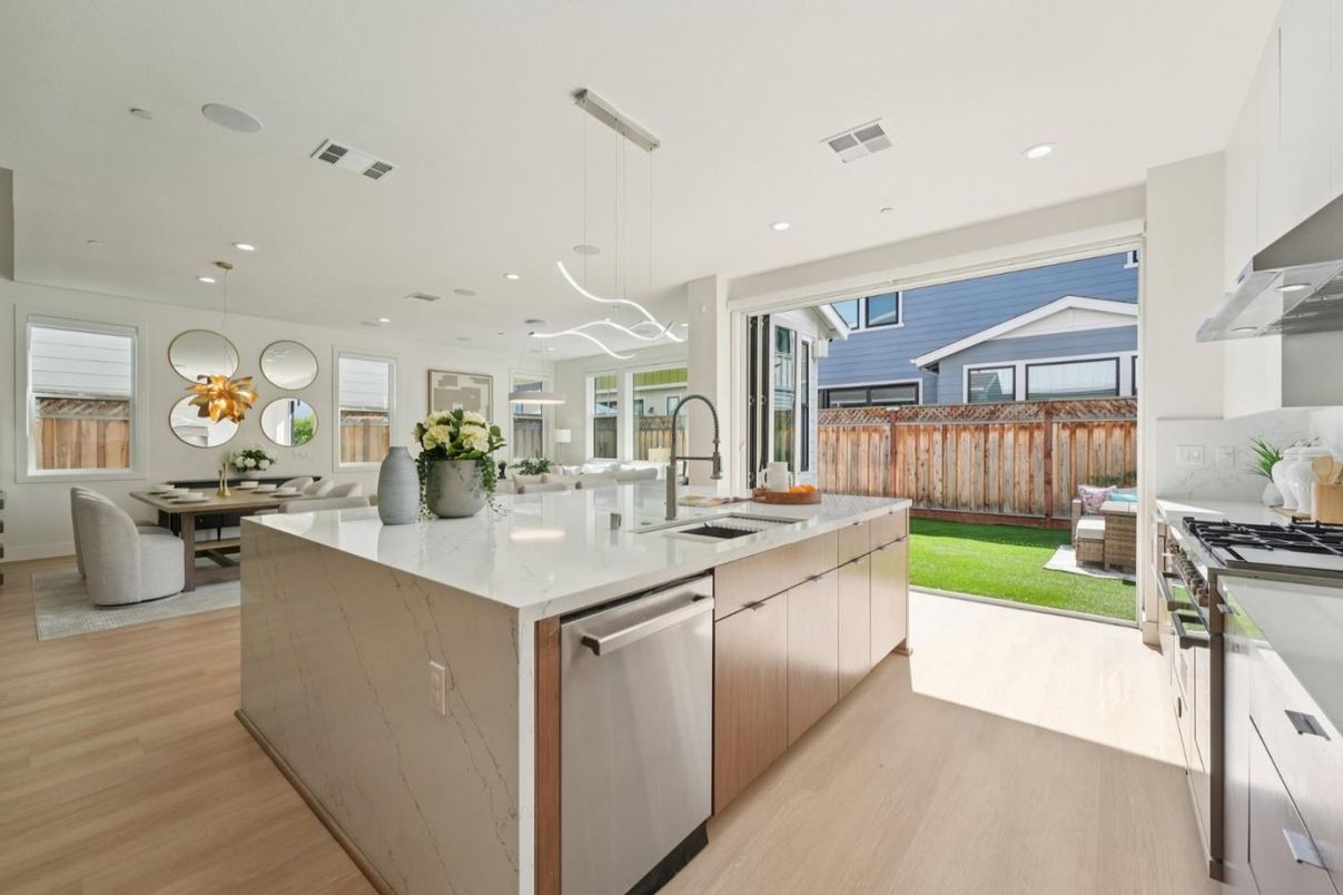 Dining room, Interior, Kitchen, Pendant Lights, Recessed Lighting, Stainless Steel Appliances, Wood Texture Flooring