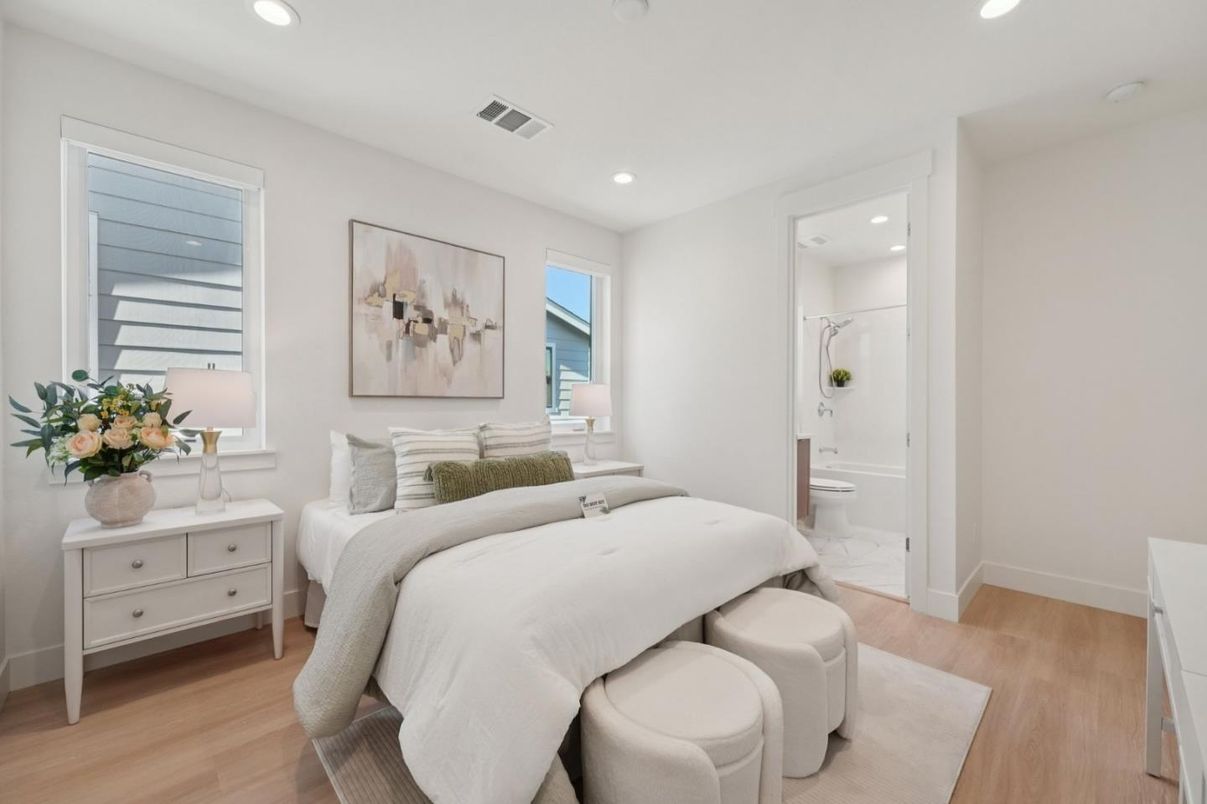 Bathroom, Bedroom, Interior, Recessed Lighting, Wood Texture Flooring