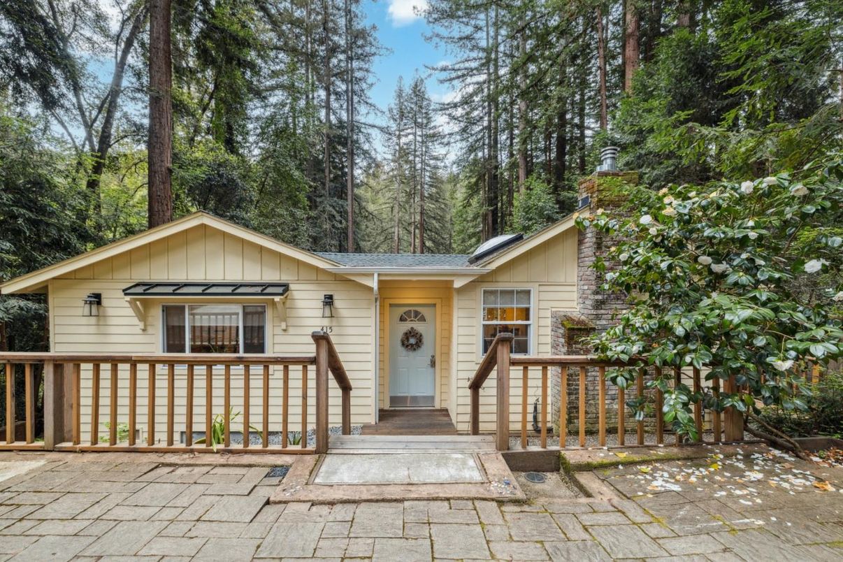 Exterior, Facade, Ranch