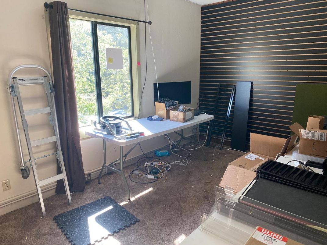 Home Office, Interior