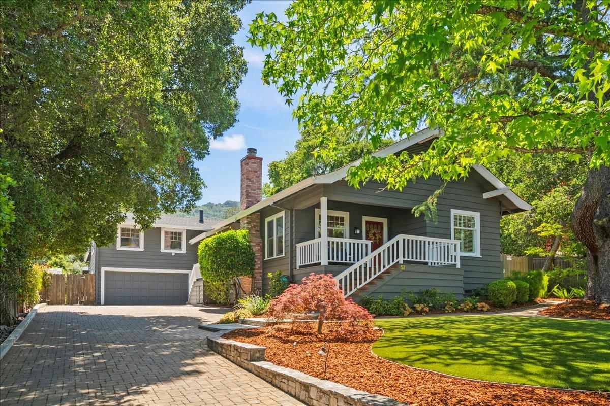 Attached, Exterior, Facade, American Craftsman