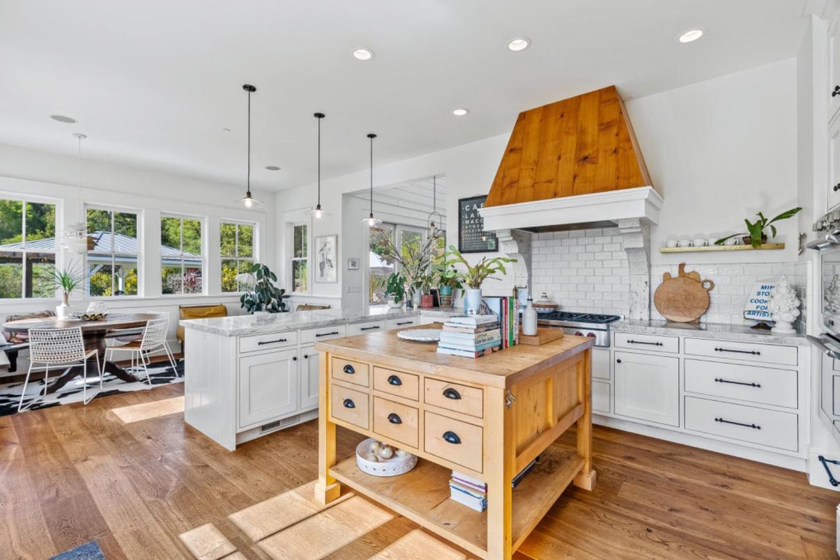 Dining room, Interior, Kitchen, Pendant Lights, Recessed Lighting, Wood Texture Flooring