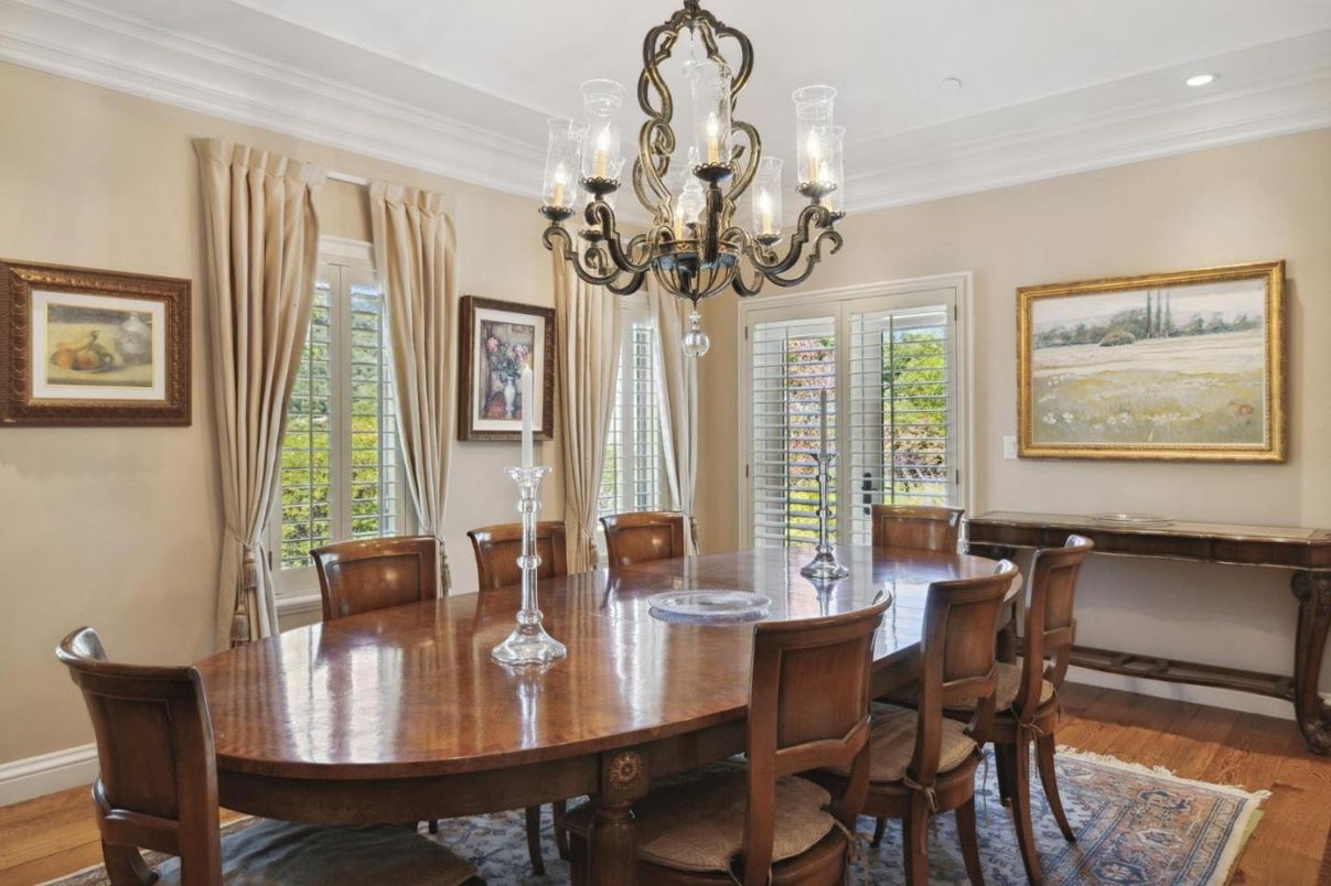 Chandelier, Dining room, Interior, Recessed Lighting, Wood Texture Flooring
