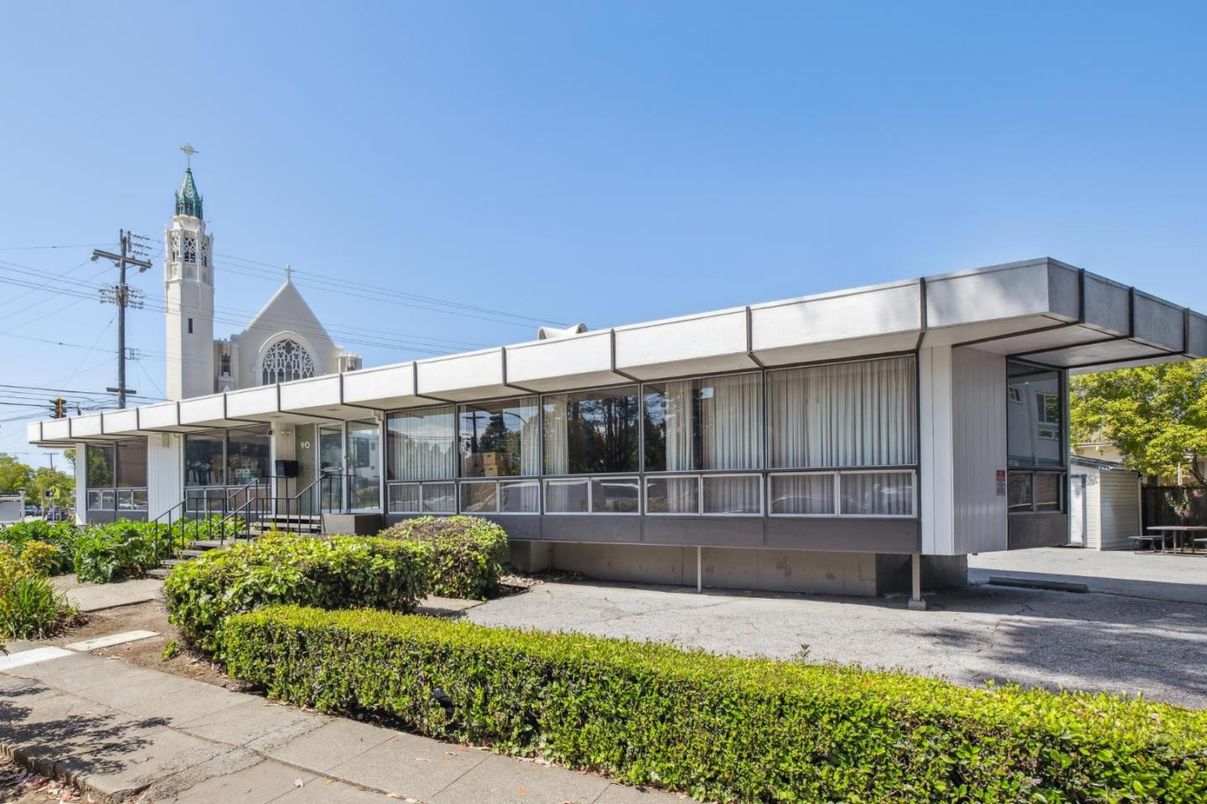 Backyard, Exterior, Facade, Modern