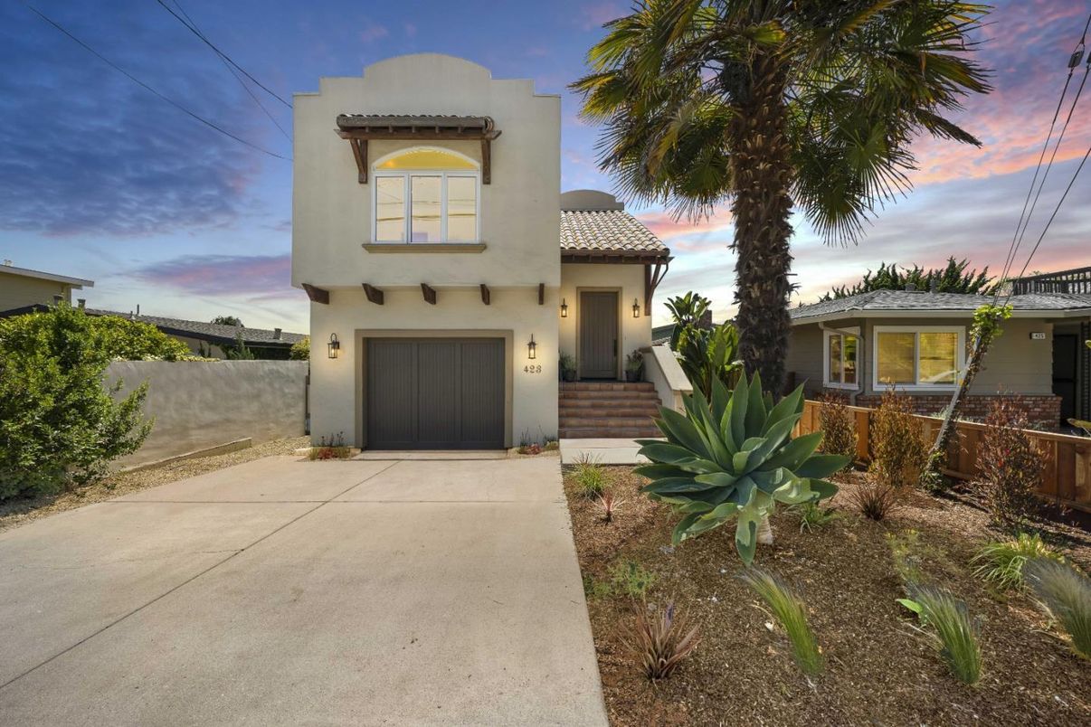 Attached, Exterior, Facade, Spanish Mediterranean