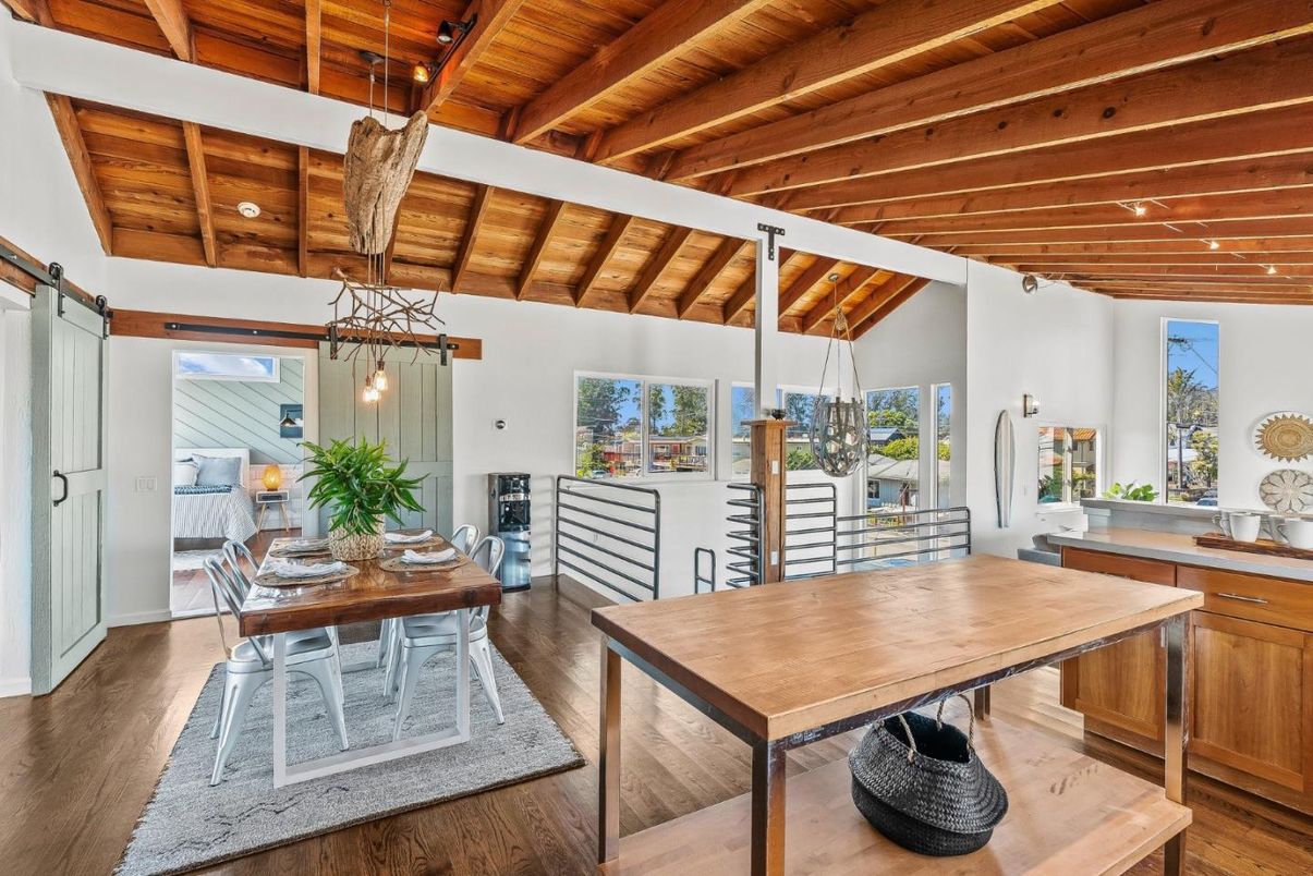 Dining room, Interior, Pendant Lights, Recessed Lighting, Wooden Beams, Wooden Ceilings, Wood Texture Flooring