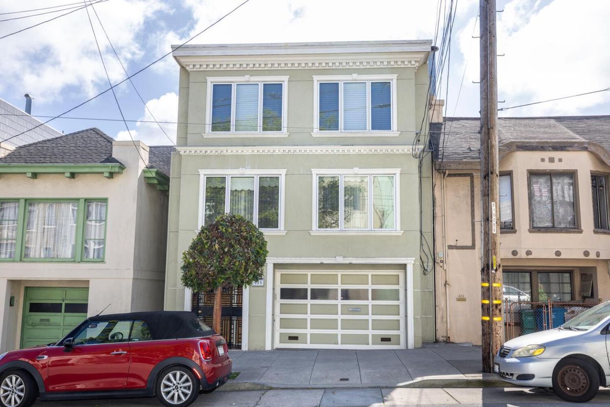 Attached, Exterior, Facade, Rowhouse